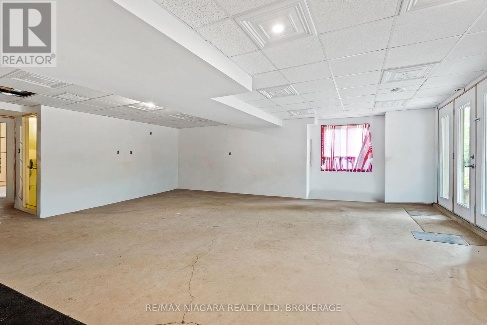 255 LAKESHORE ROAD - 21