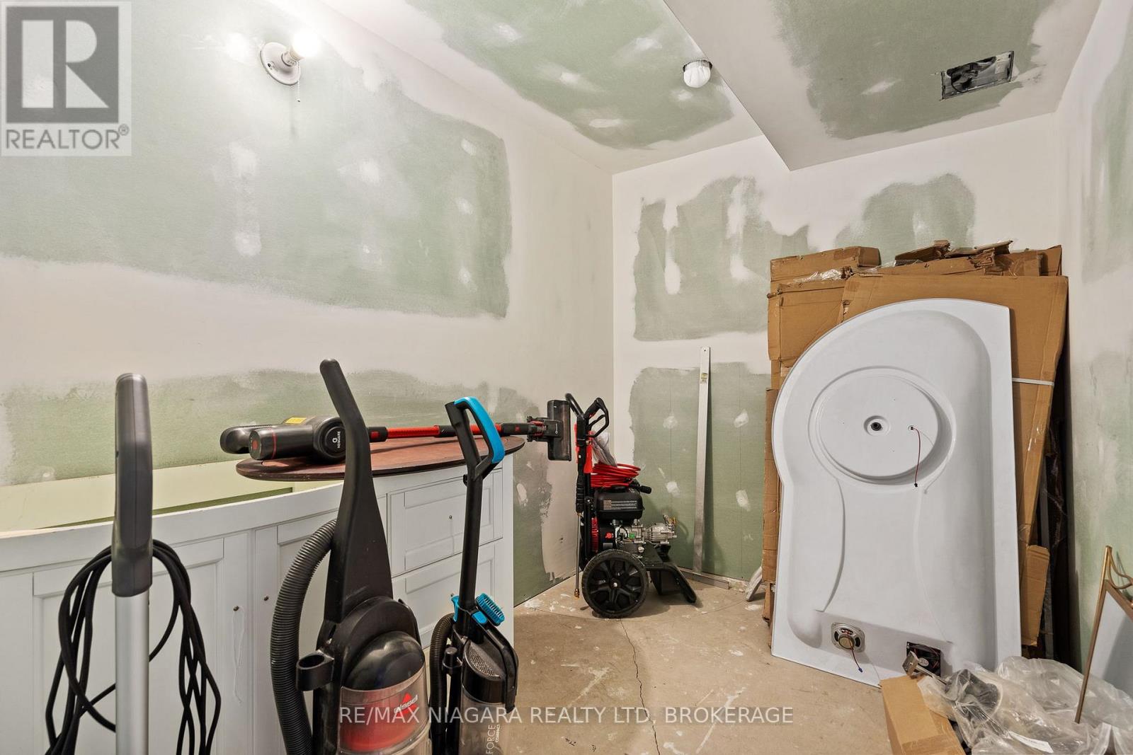 255 LAKESHORE ROAD - 22