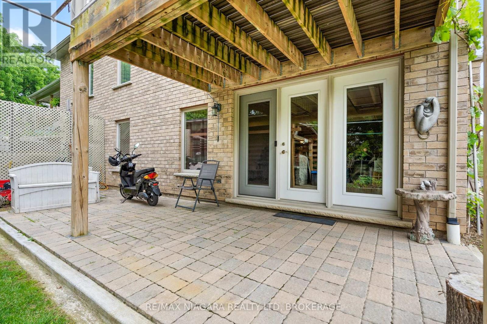 255 LAKESHORE ROAD - 25