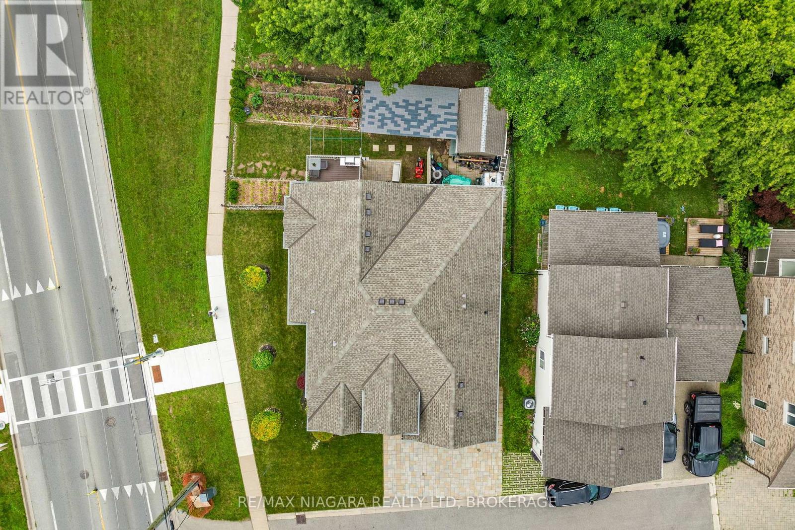 255 LAKESHORE ROAD - 31
