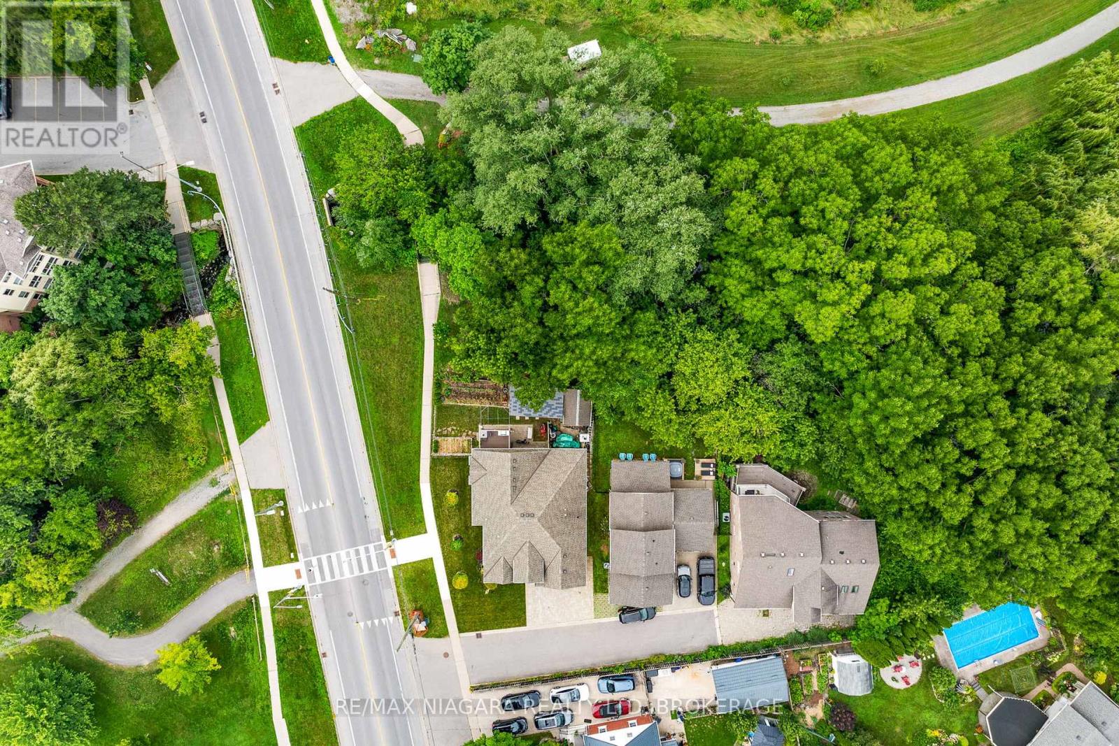 255 LAKESHORE ROAD - 32