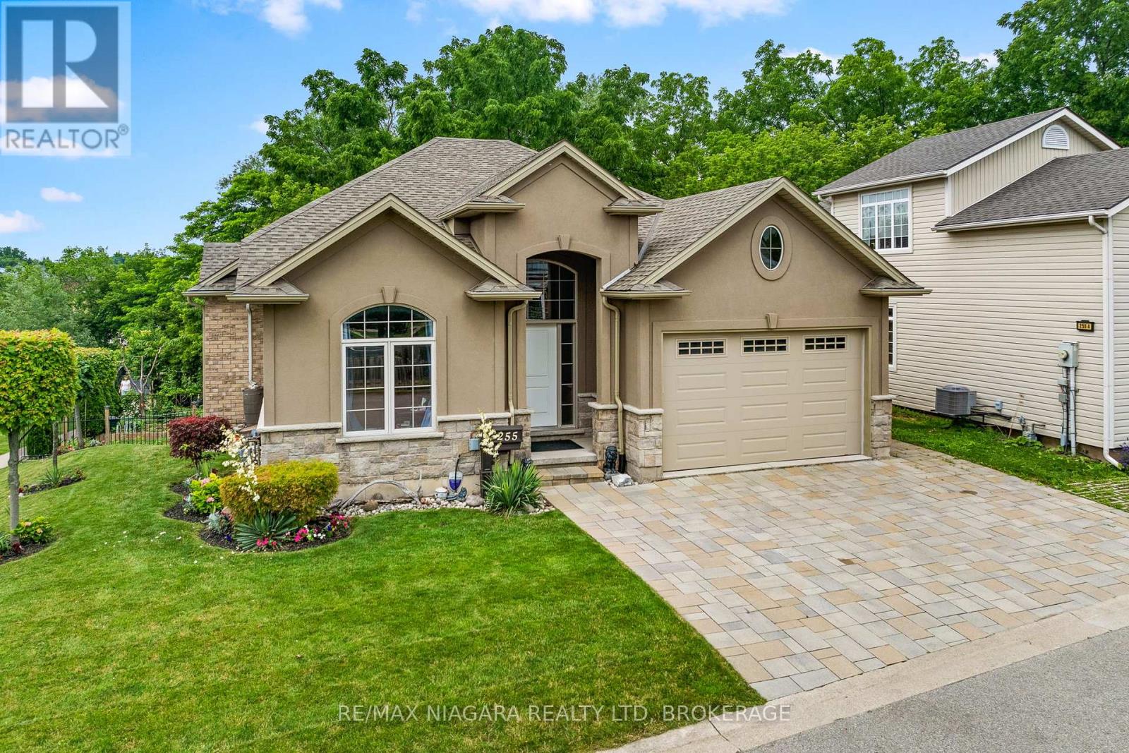 255 LAKESHORE ROAD - 4