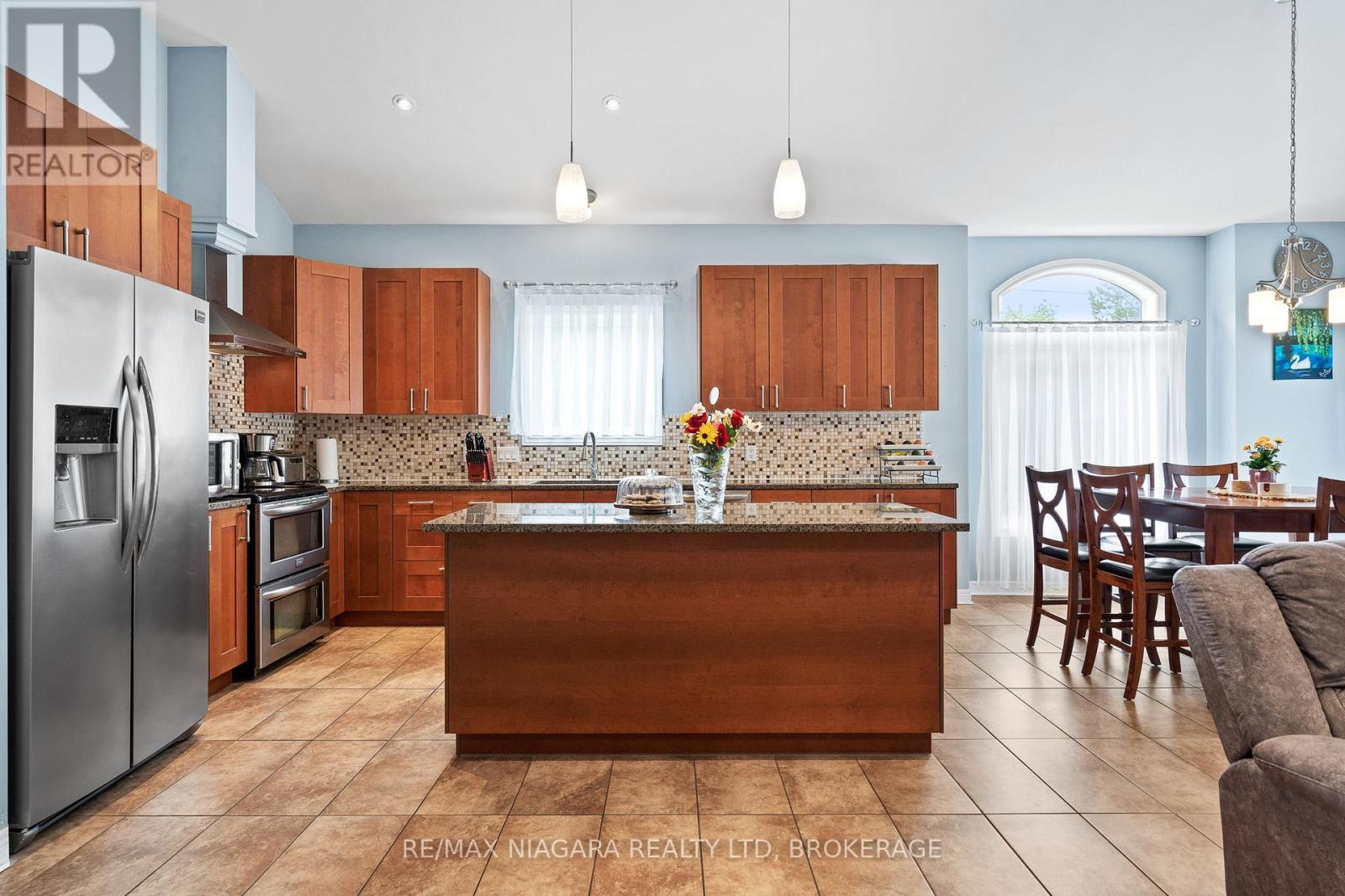 255 LAKESHORE ROAD - 5
