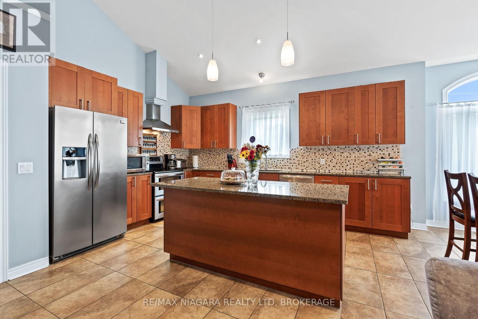 255 LAKESHORE ROAD - 7