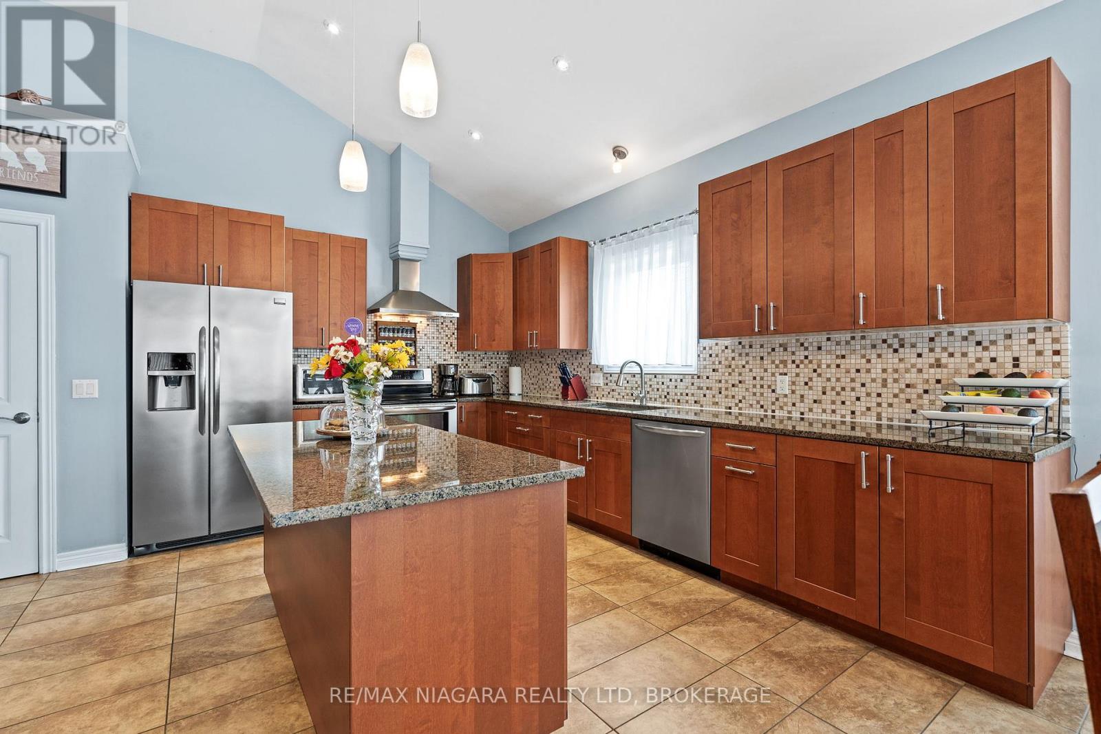 255 LAKESHORE ROAD - 8