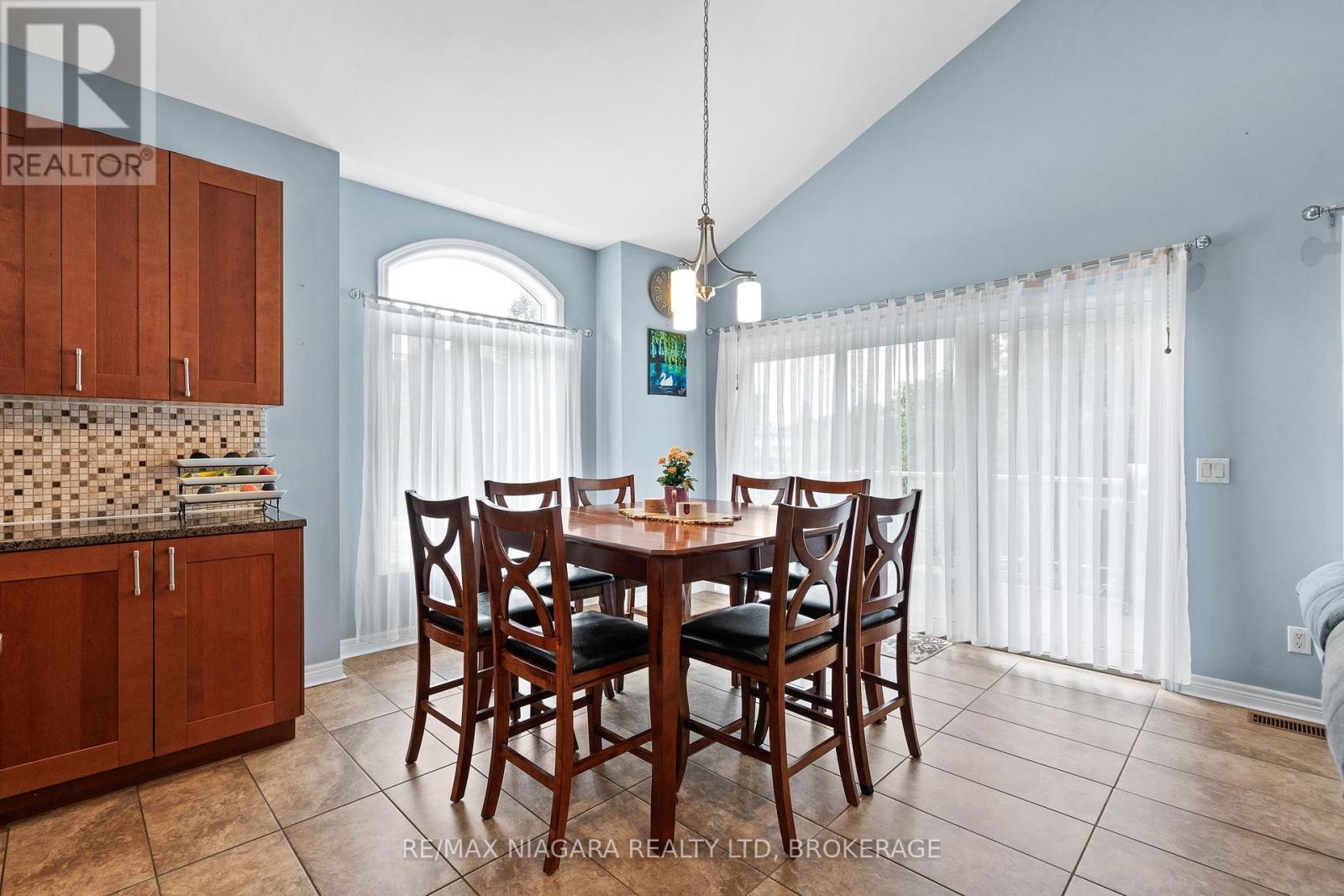 255 LAKESHORE ROAD - 9