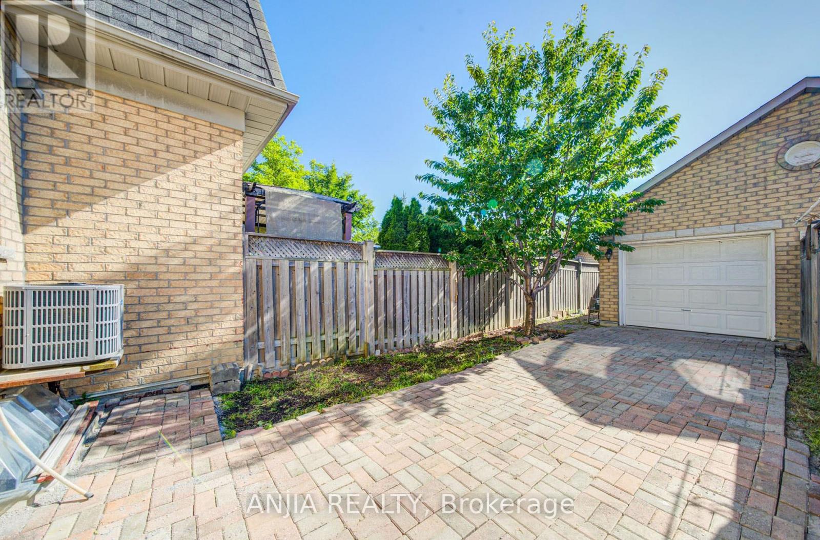 44 POND DRIVE - 39