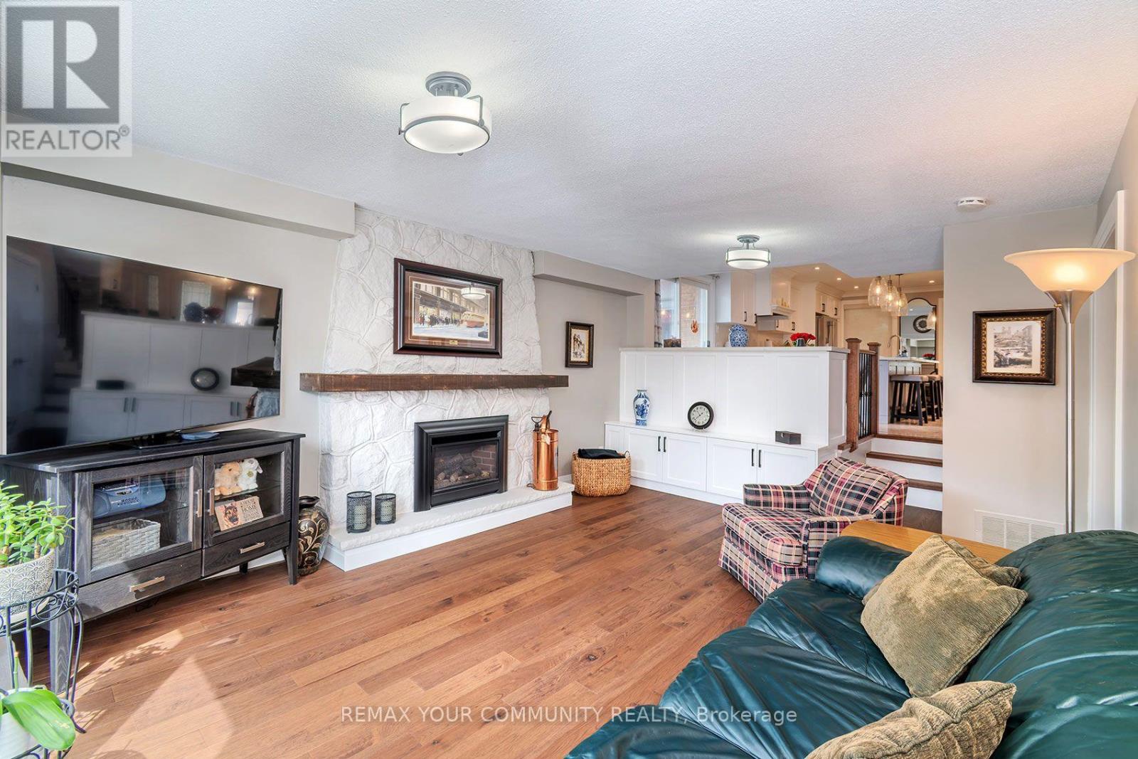 35 JOHN DEXTER PLACE - 12