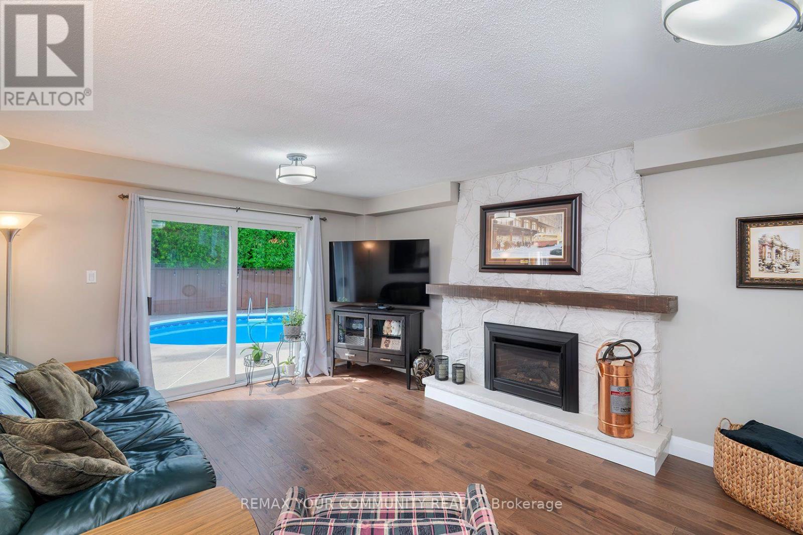 35 JOHN DEXTER PLACE - 13