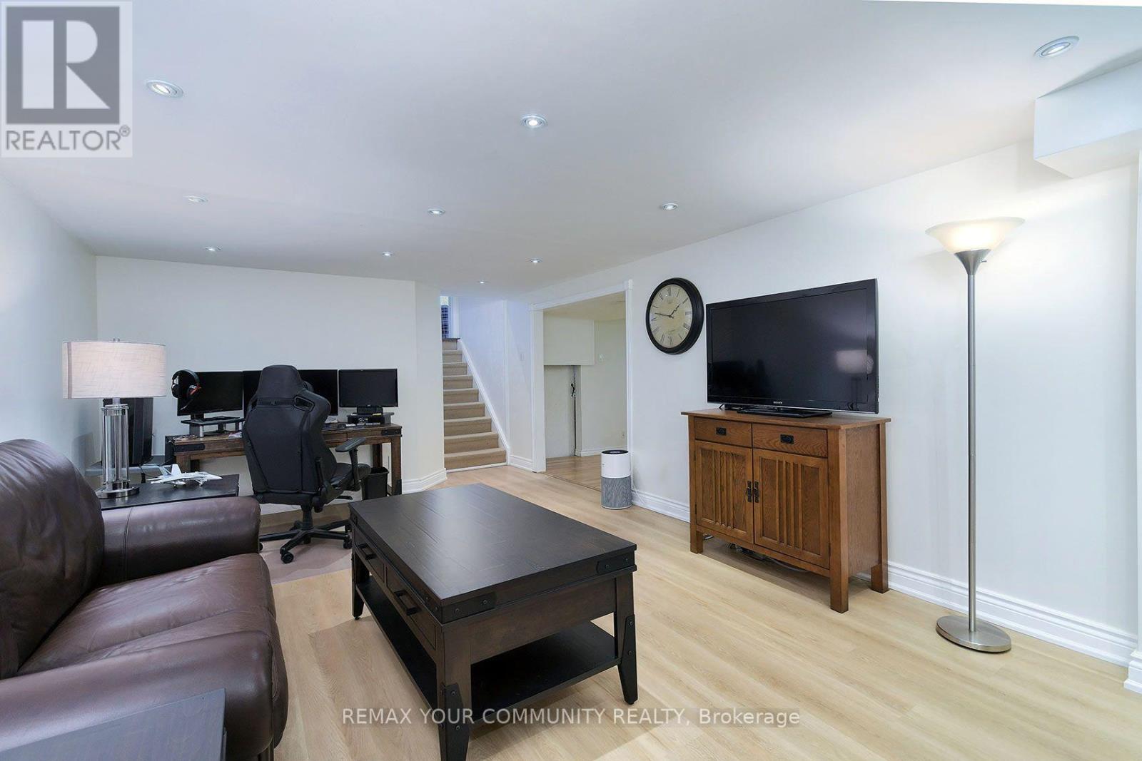 35 JOHN DEXTER PLACE - 24