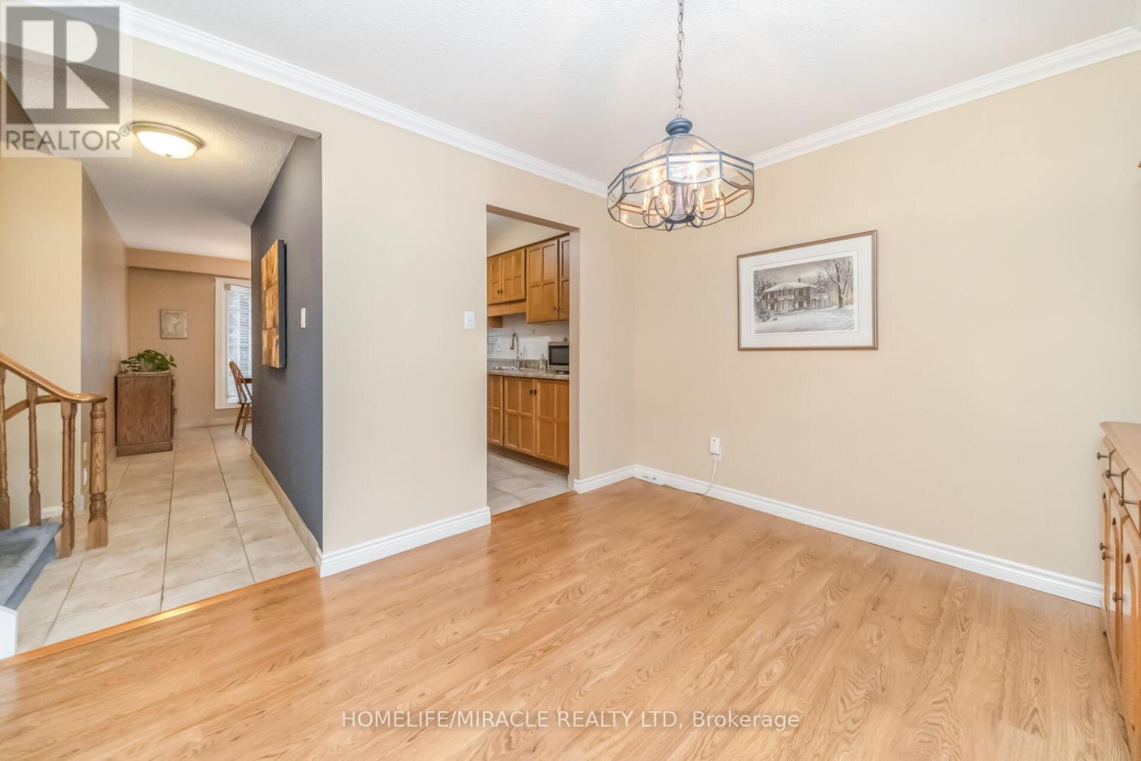 37 BLACKTHORN LANE - 11