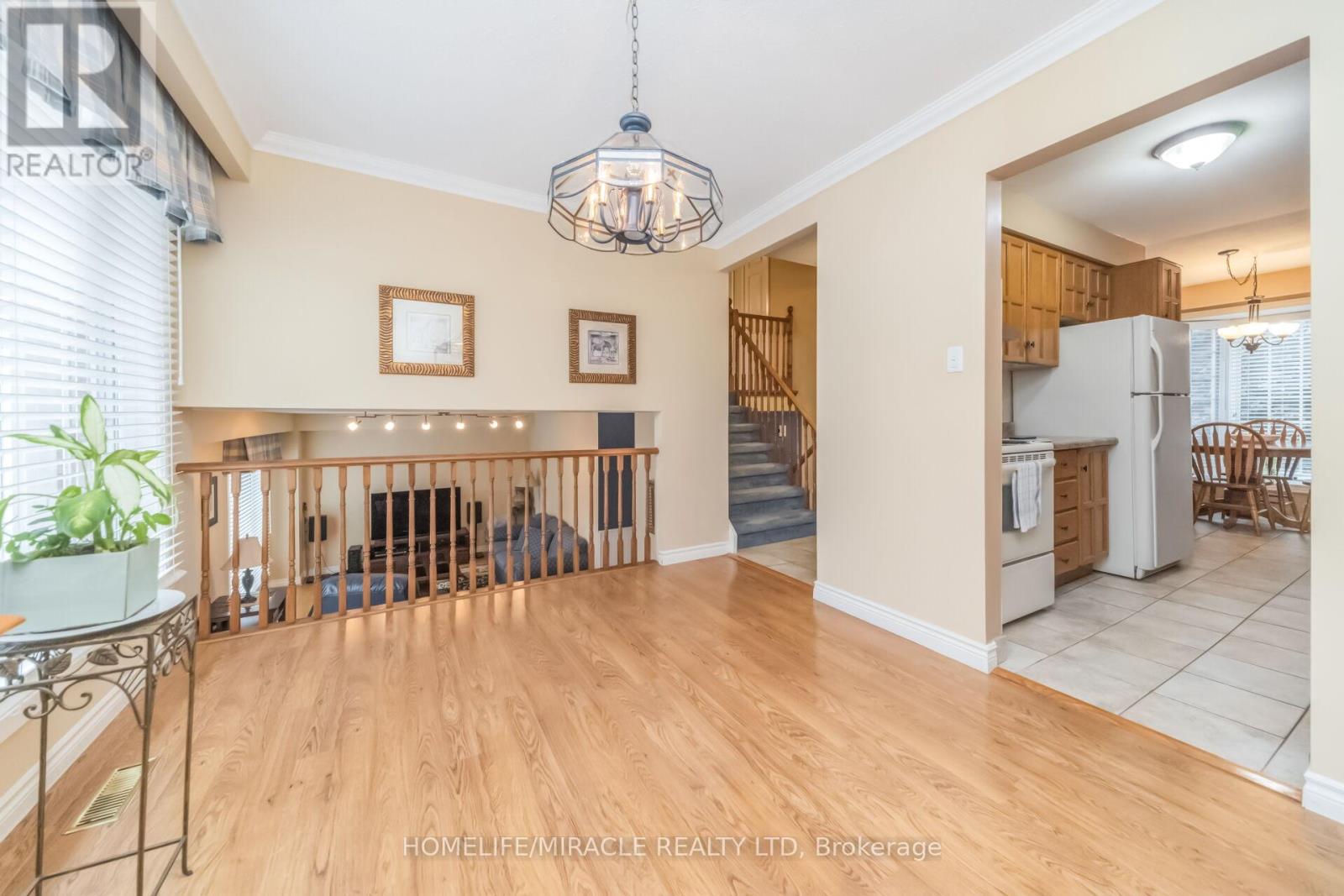 37 BLACKTHORN LANE - 12