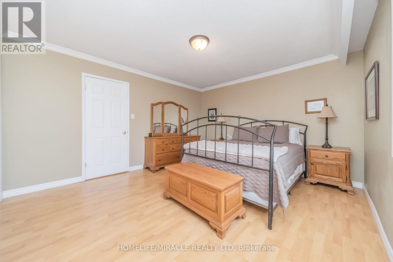 37 BLACKTHORN LANE - 19