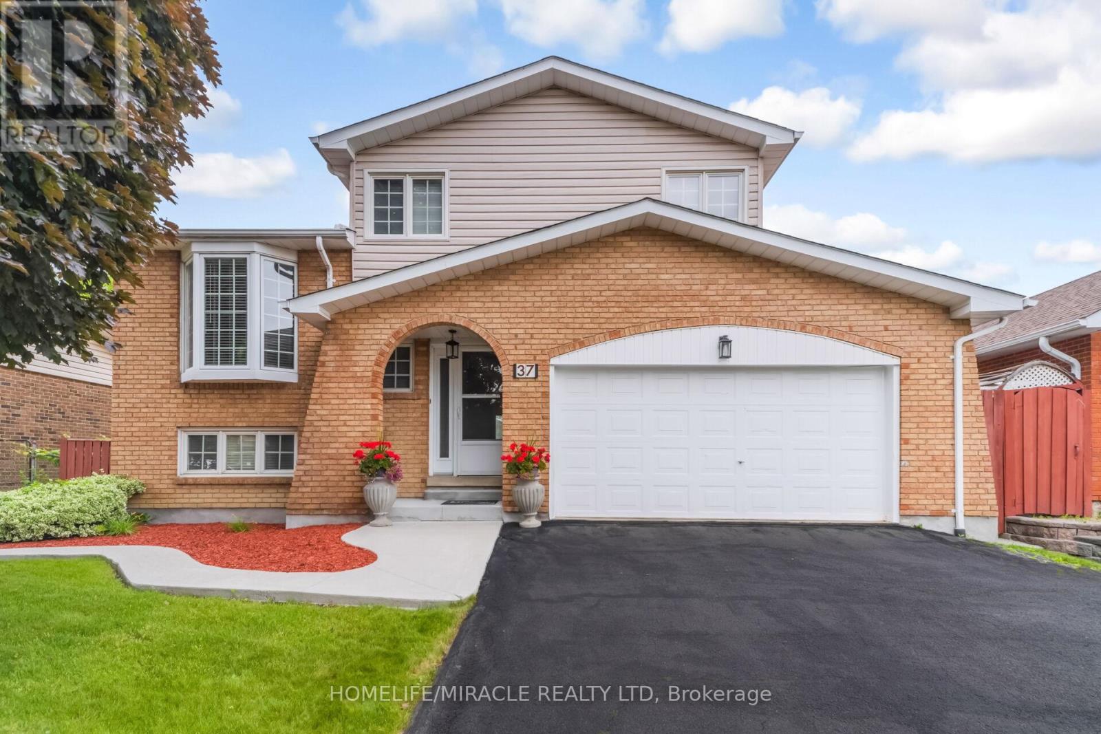 37 BLACKTHORN LANE - 2