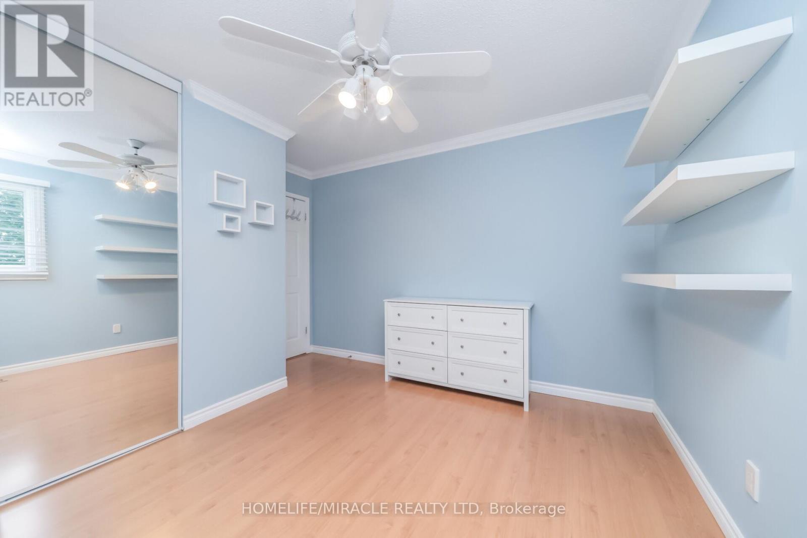 37 BLACKTHORN LANE - 23
