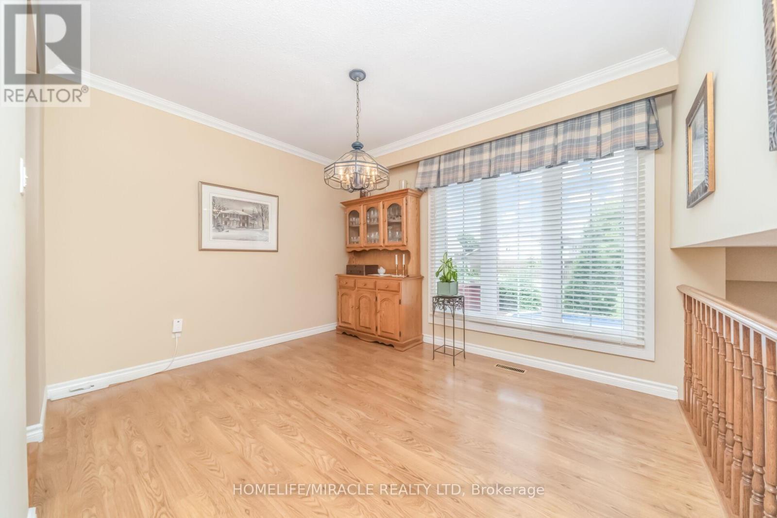 37 BLACKTHORN LANE - 9