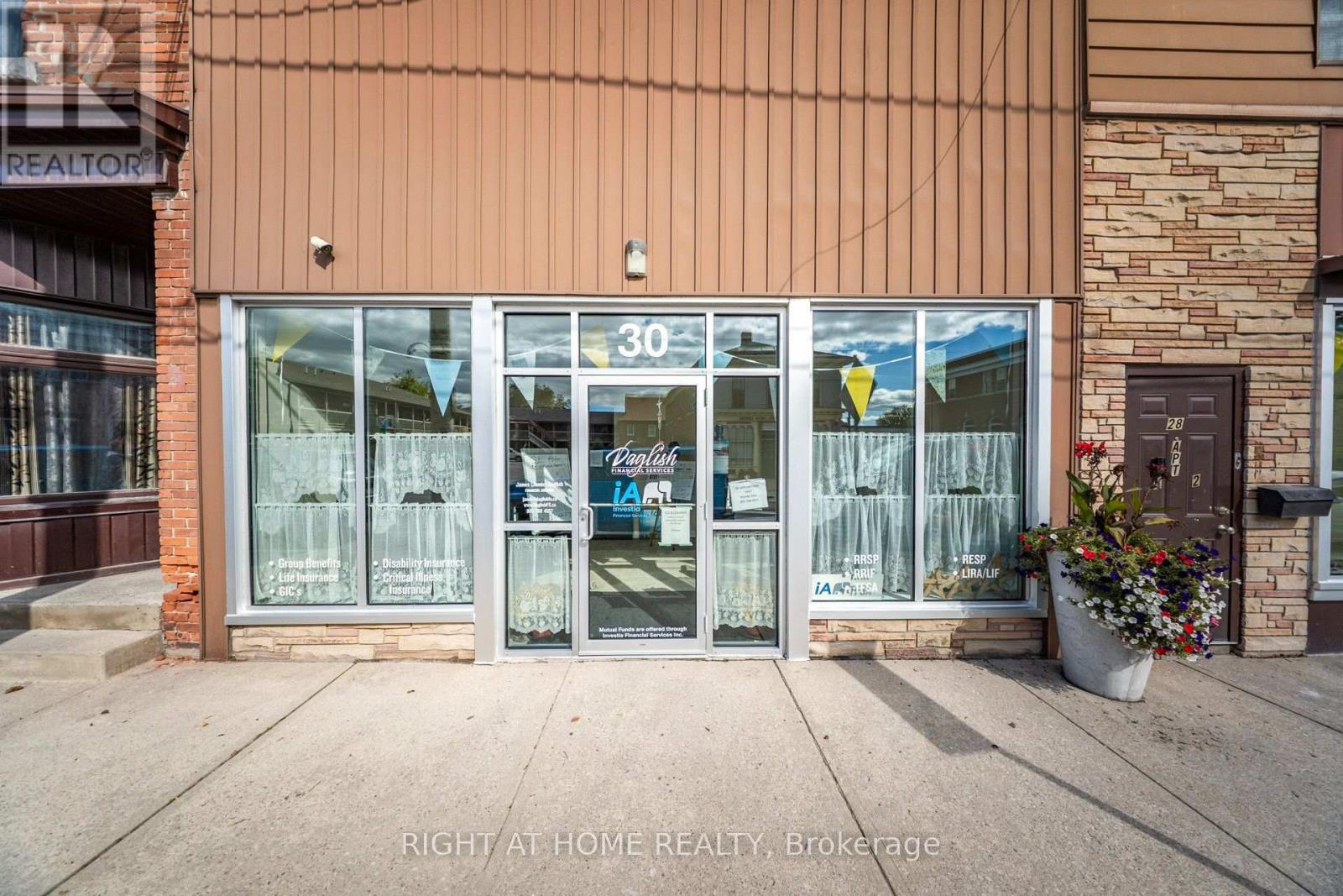 28-30 KING STREET W - 10