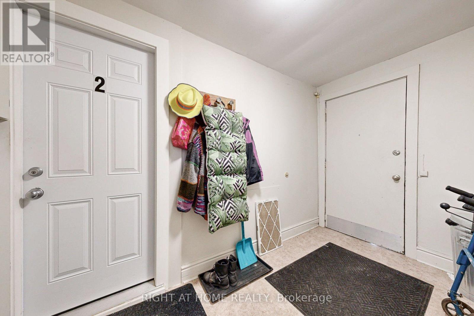 28-30 KING STREET W - 21