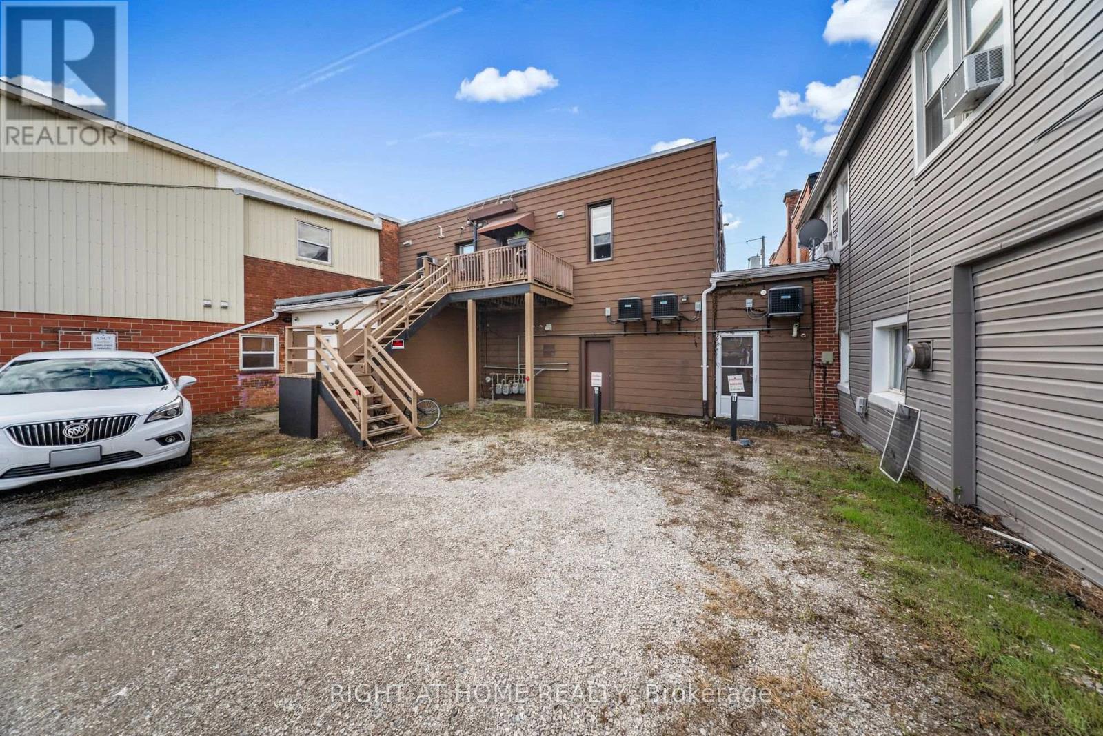 28-30 KING STREET W - 23