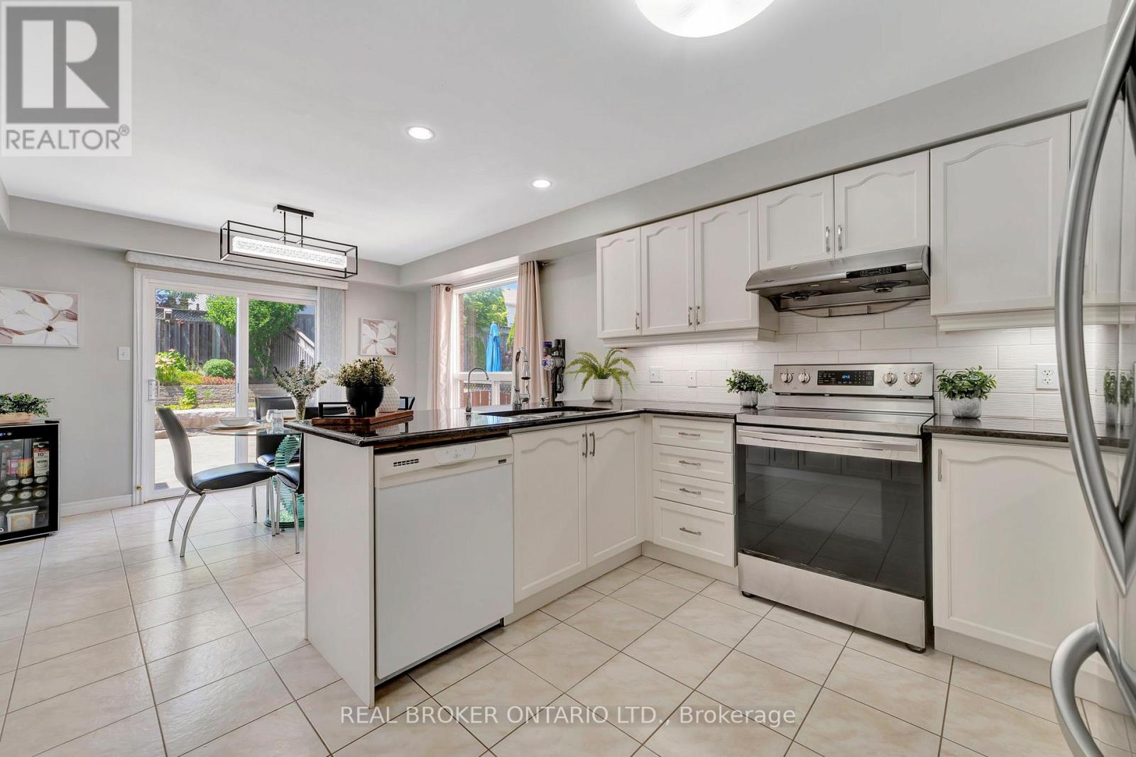35 DUBRICK CRESCENT - 10