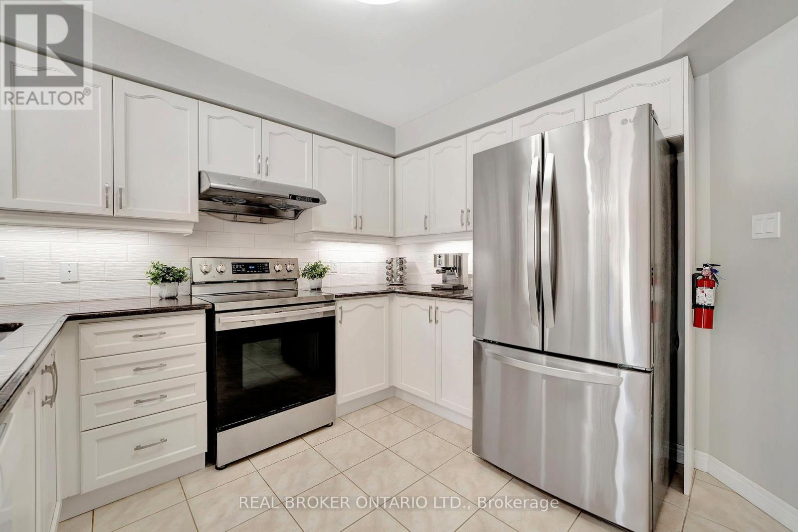 35 DUBRICK CRESCENT - 12
