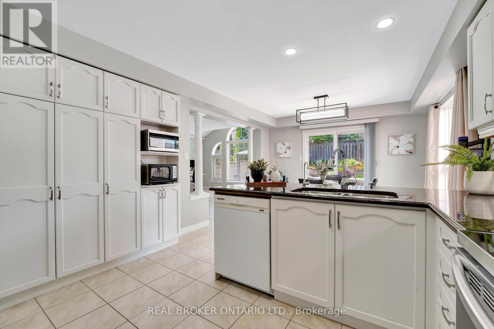 35 DUBRICK CRESCENT - 13