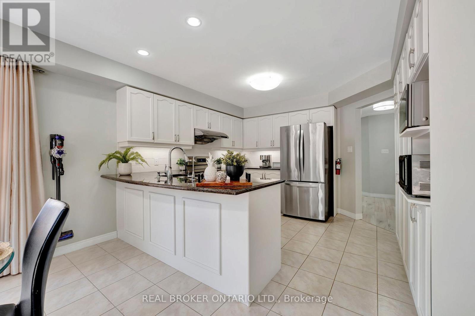 35 DUBRICK CRESCENT - 14