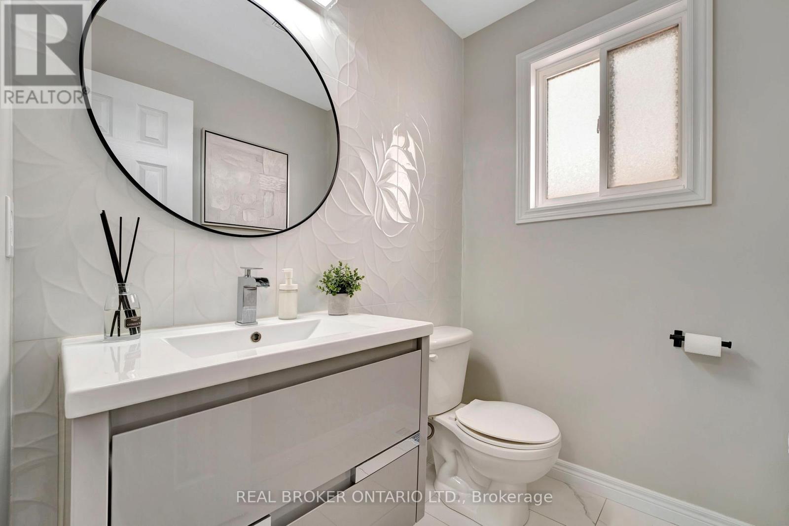 35 DUBRICK CRESCENT - 17