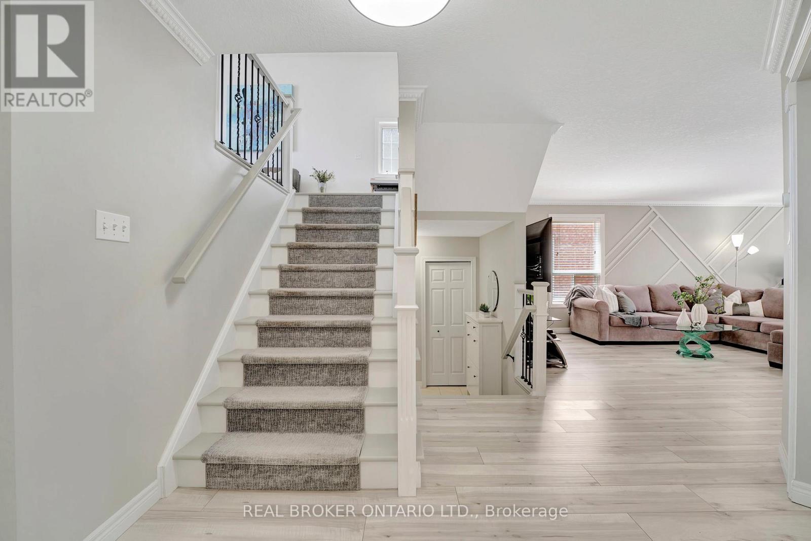35 DUBRICK CRESCENT - 18