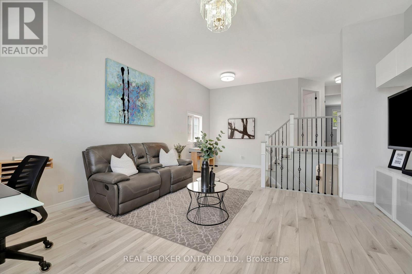 35 DUBRICK CRESCENT - 20