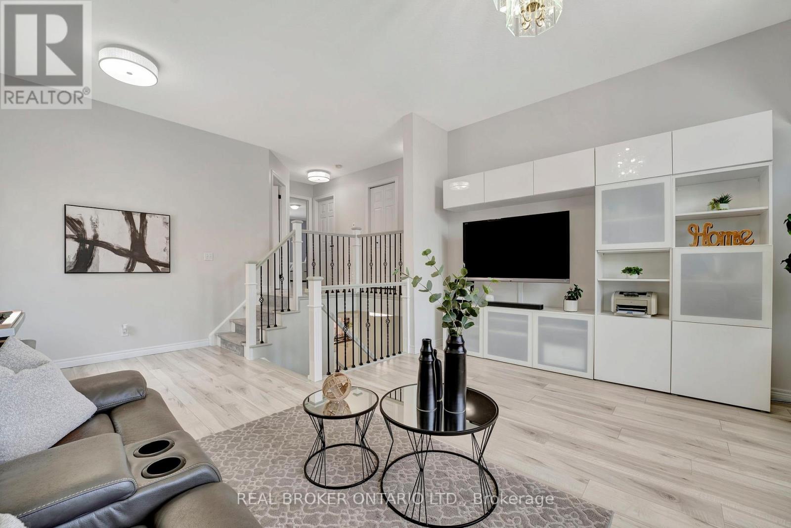 35 DUBRICK CRESCENT - 21