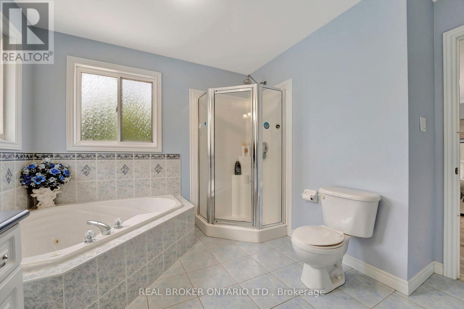 35 DUBRICK CRESCENT - 25