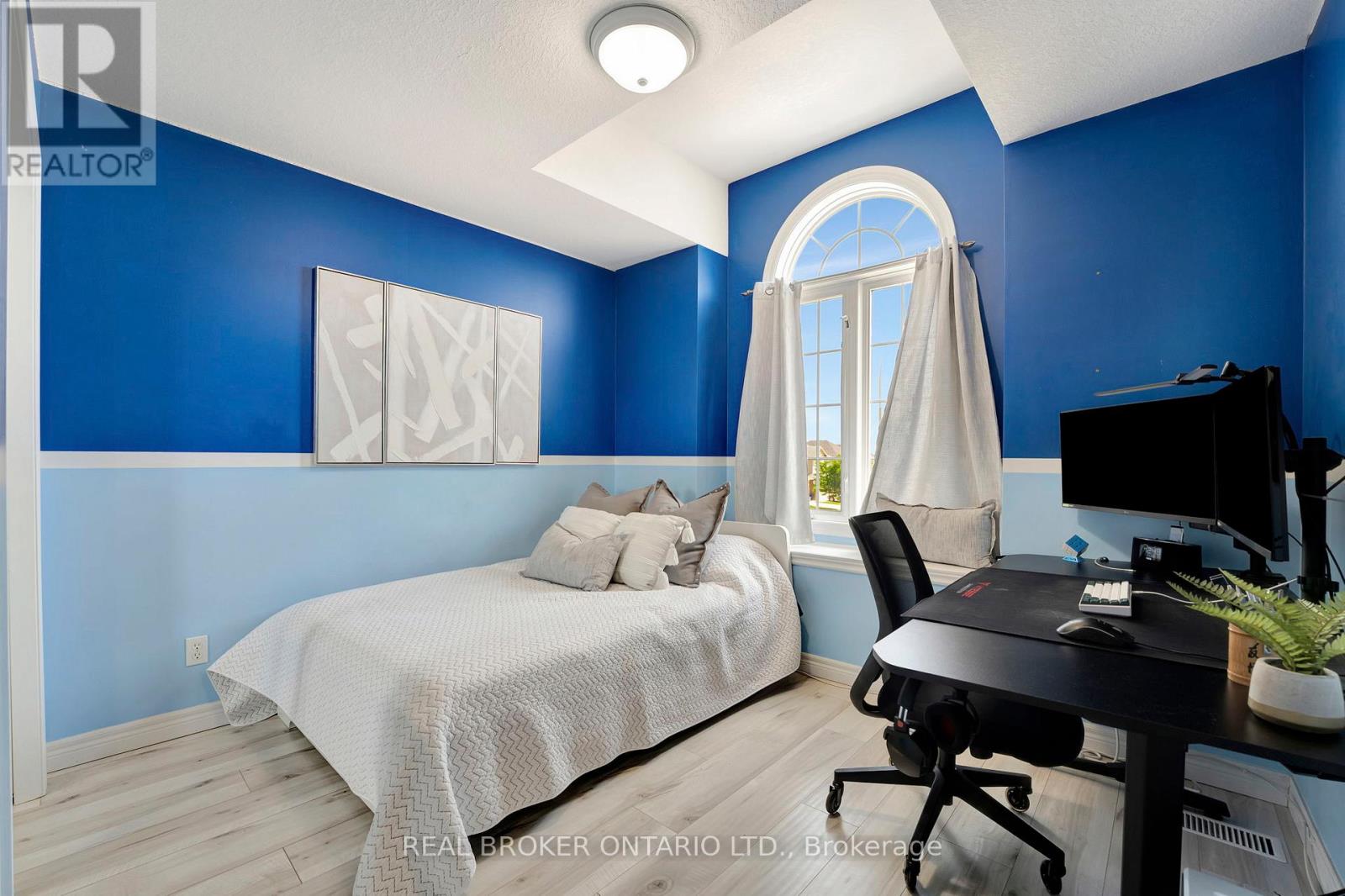 35 DUBRICK CRESCENT - 27