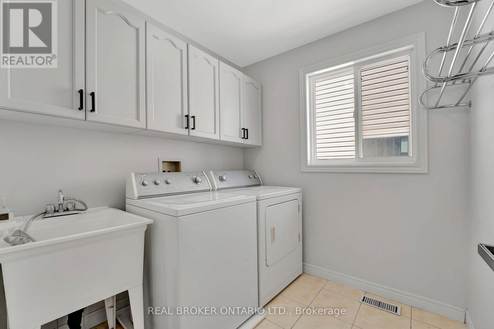 35 DUBRICK CRESCENT - 28