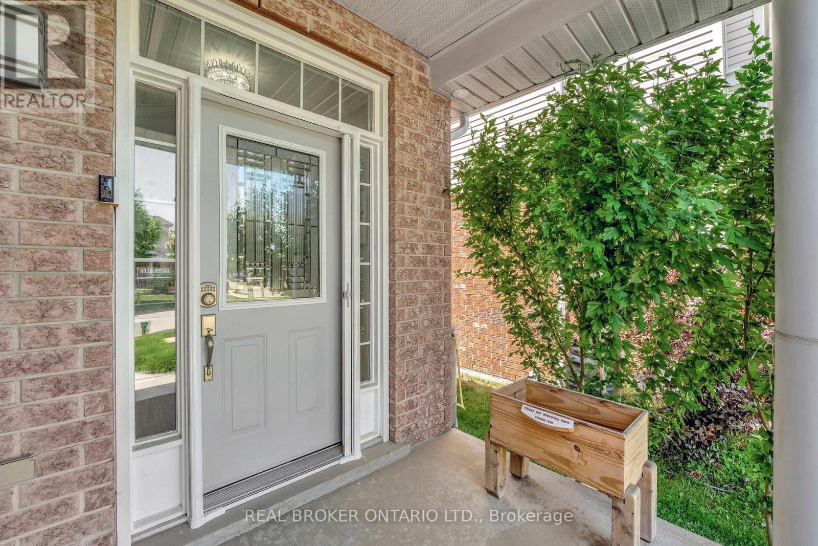 35 DUBRICK CRESCENT - 3