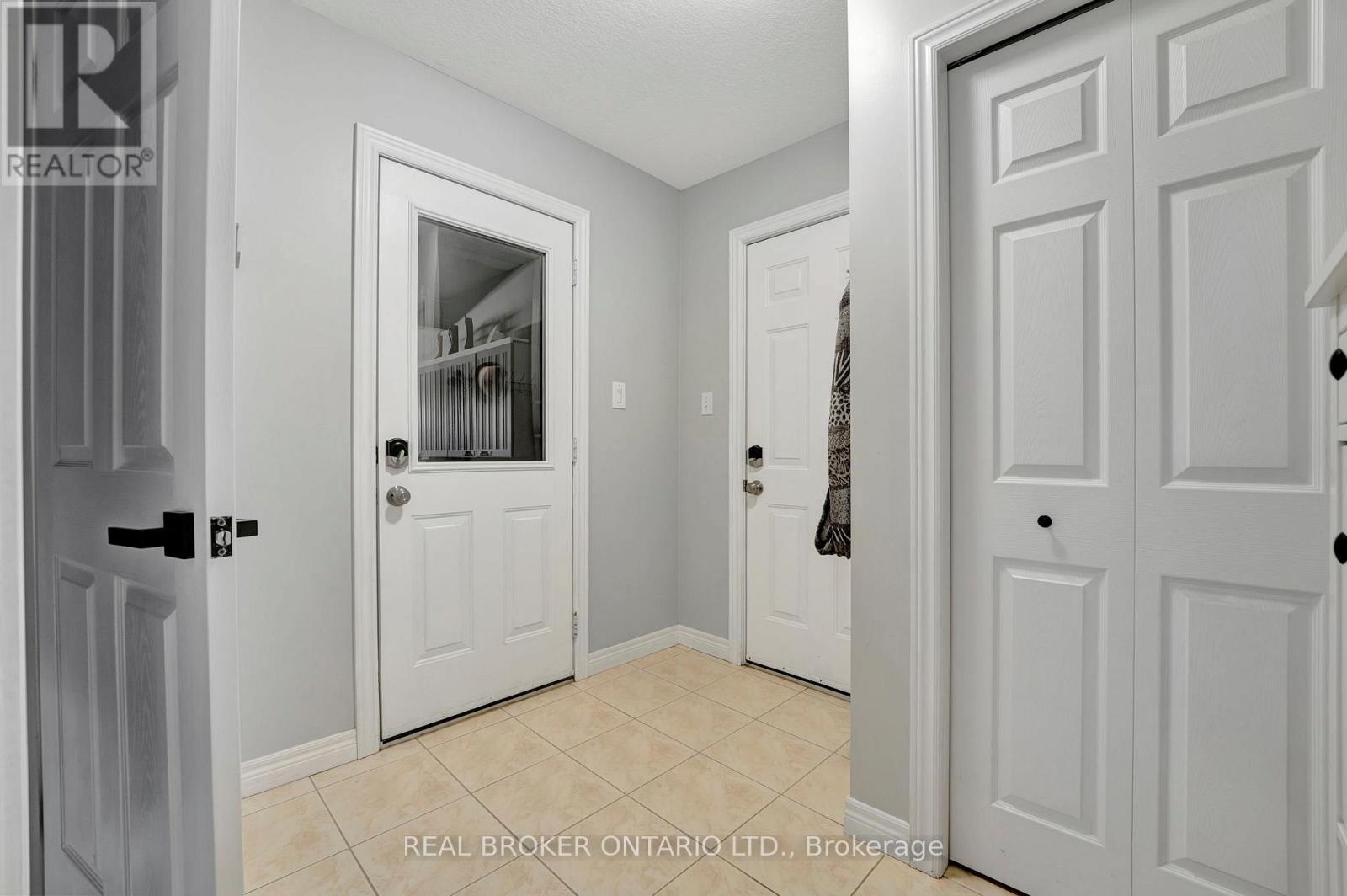 35 DUBRICK CRESCENT - 30