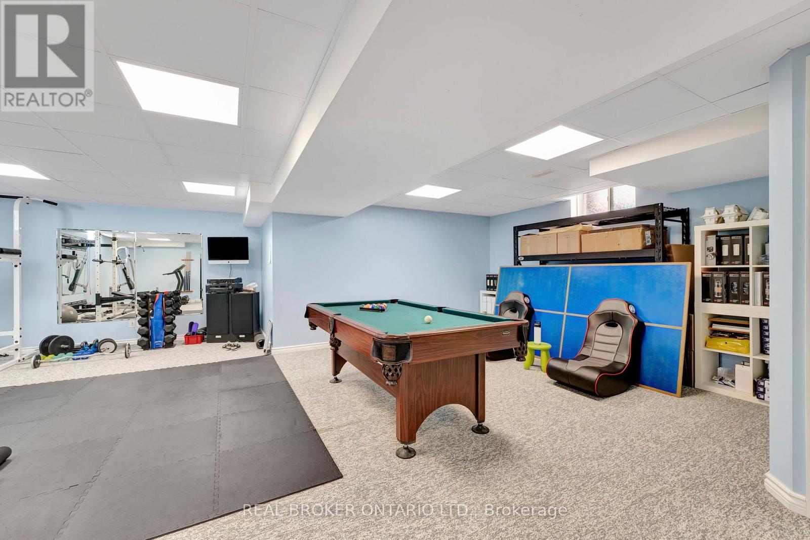35 DUBRICK CRESCENT - 32