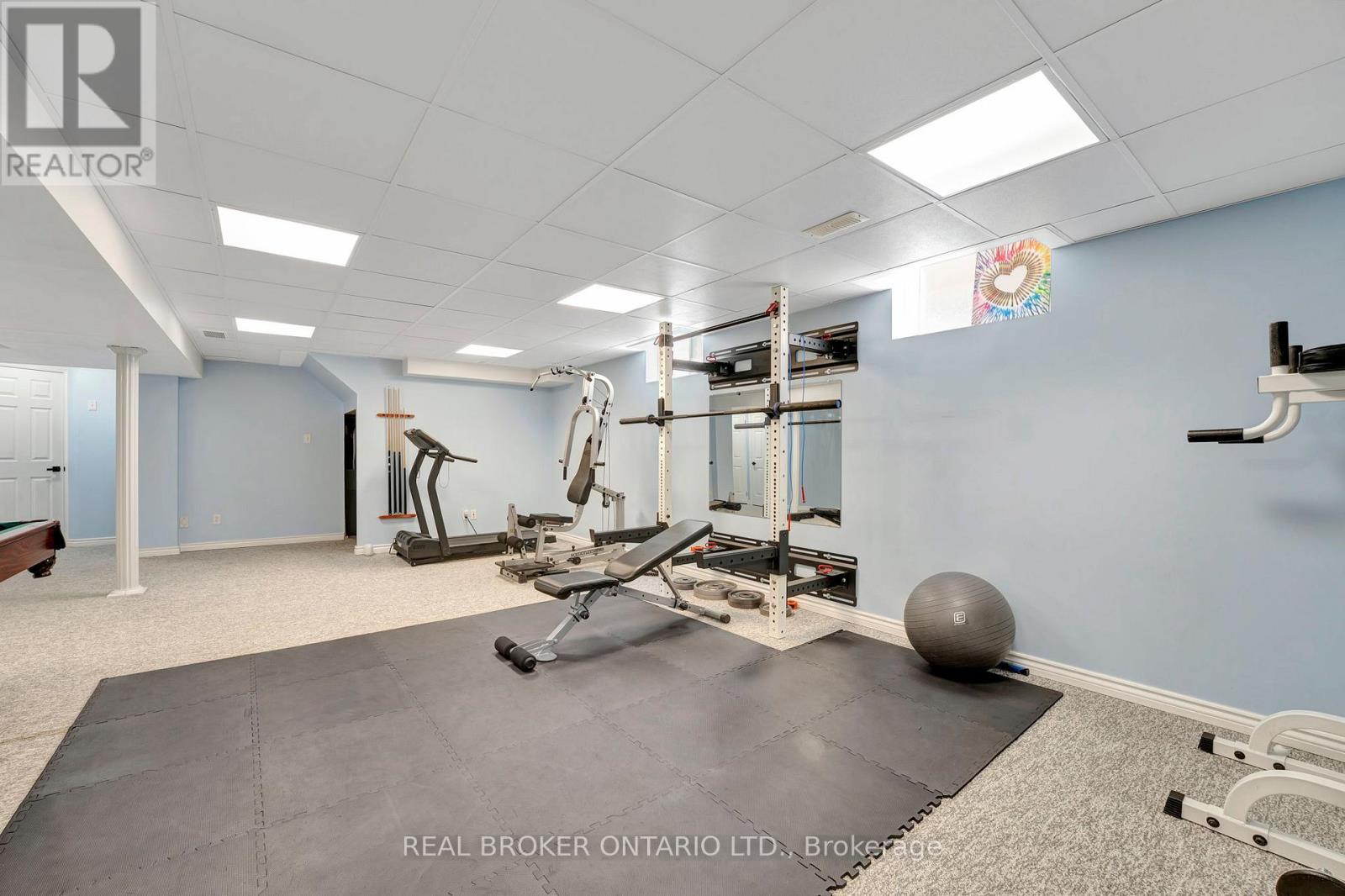 35 DUBRICK CRESCENT - 34