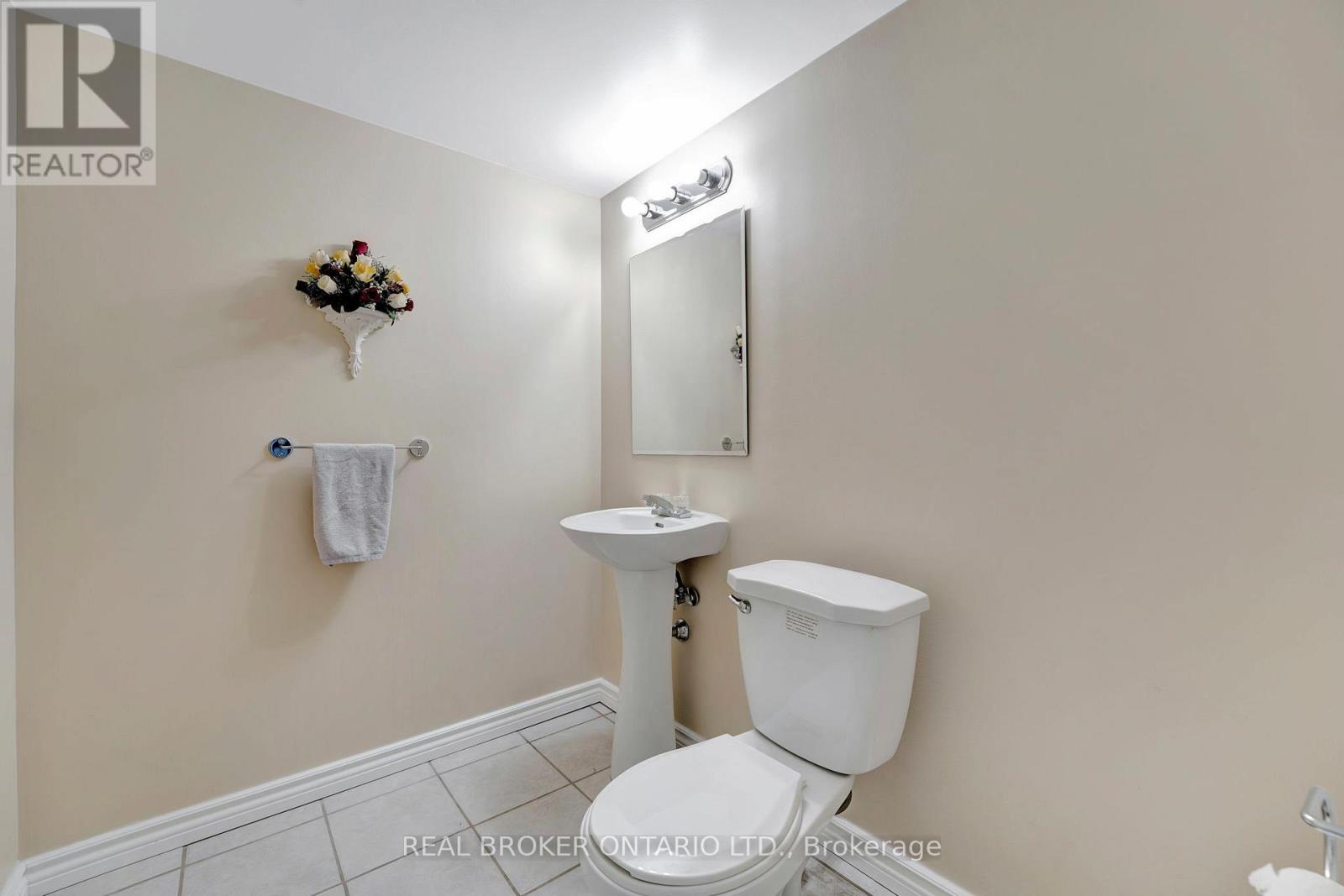 35 DUBRICK CRESCENT - 36