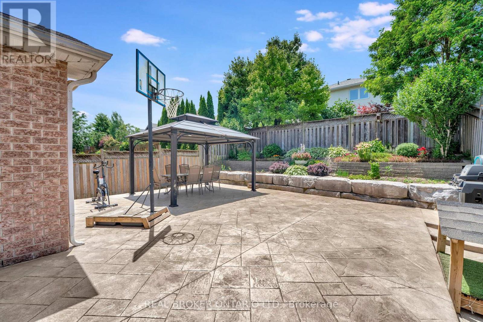 35 DUBRICK CRESCENT - 37