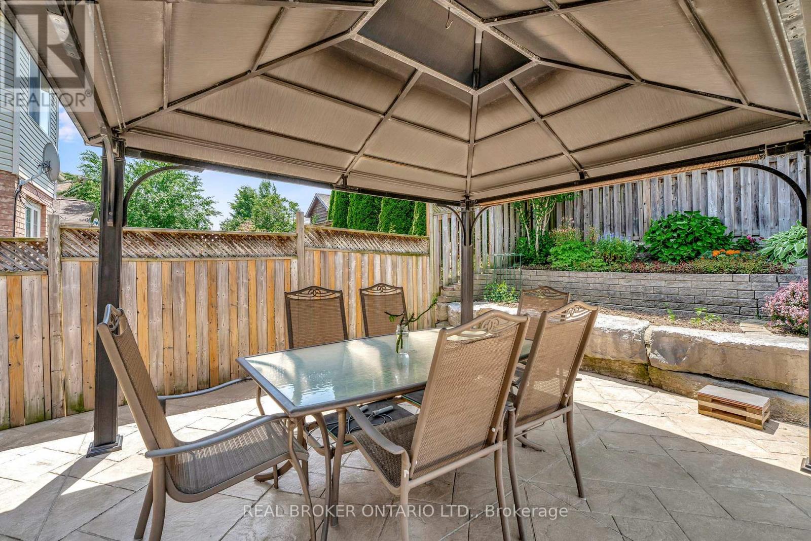 35 DUBRICK CRESCENT - 39