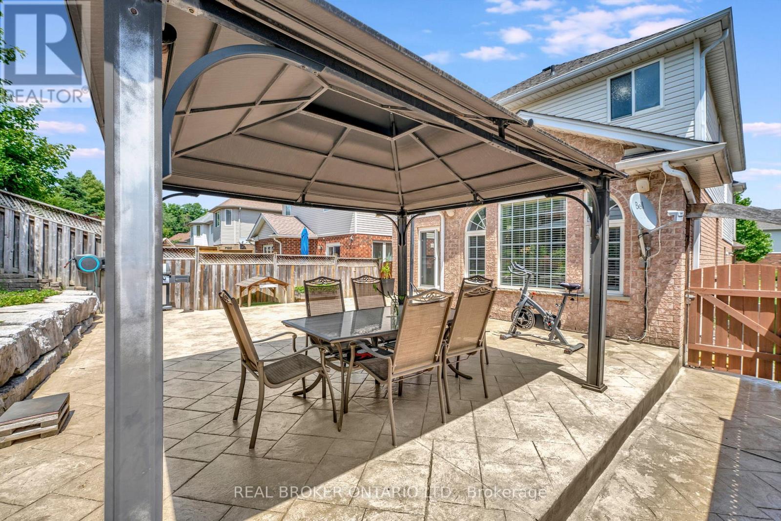 35 DUBRICK CRESCENT - 40