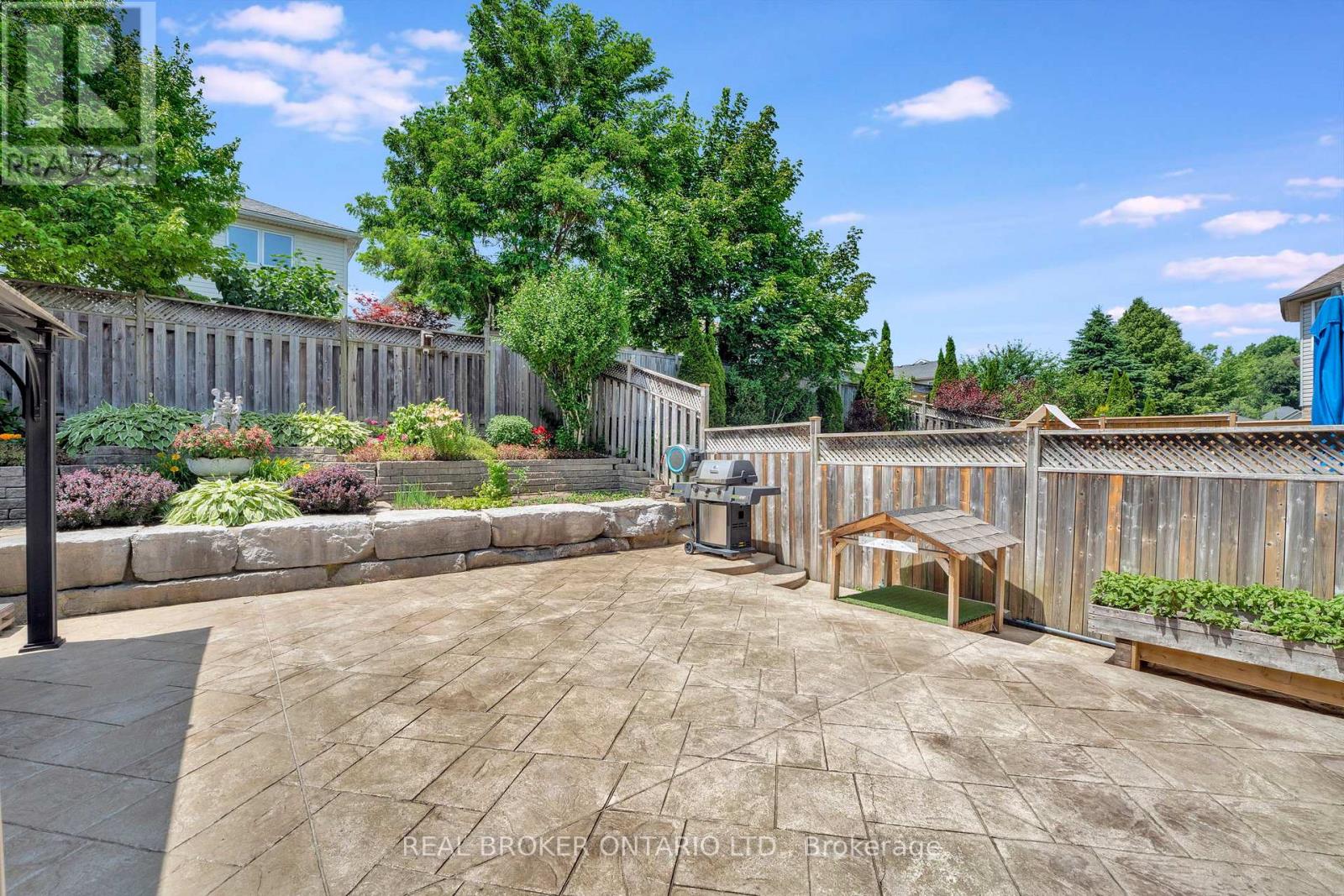 35 DUBRICK CRESCENT - 41