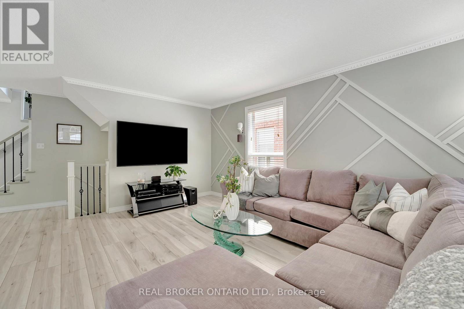 35 DUBRICK CRESCENT - 7