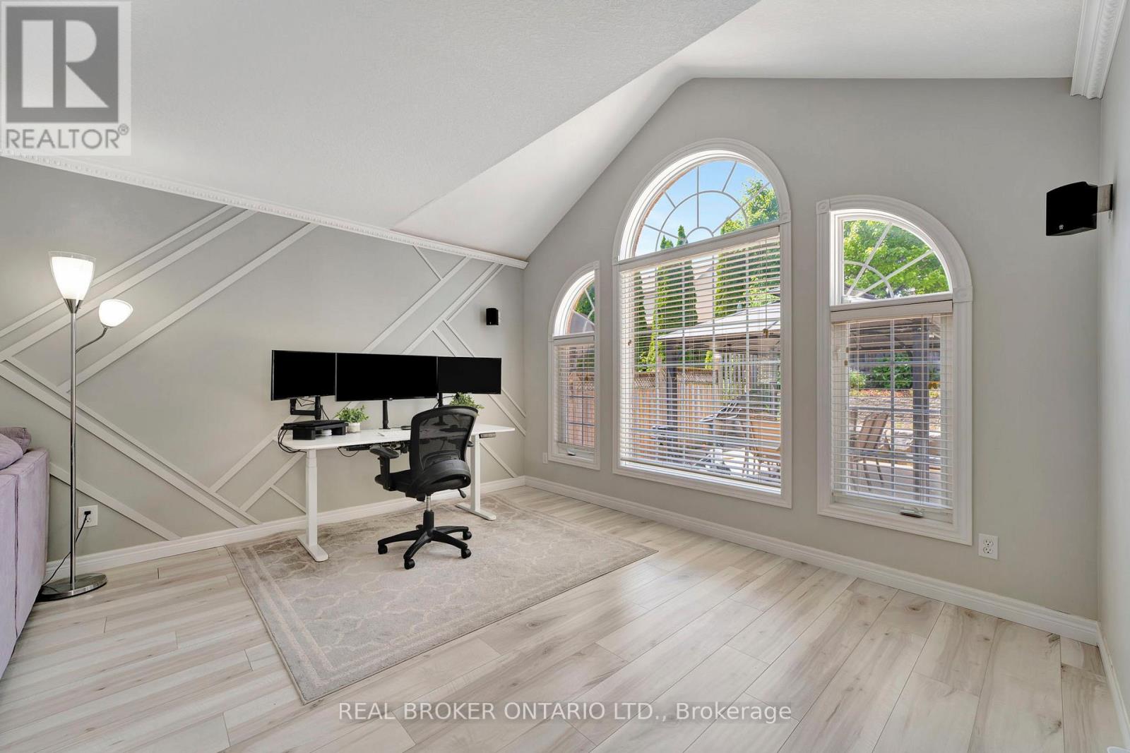 35 DUBRICK CRESCENT - 9