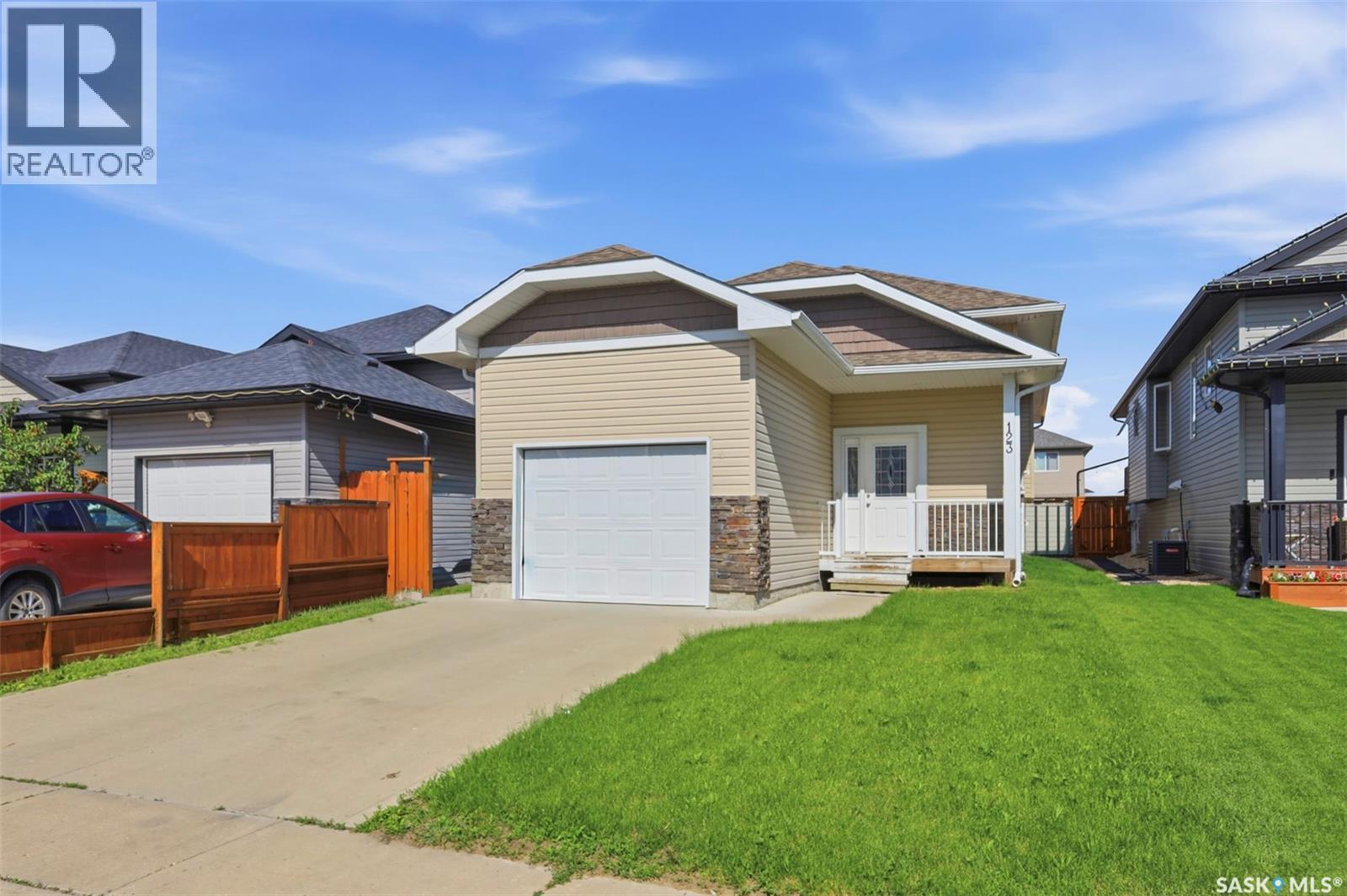 123 Henick CRESCENT - 2