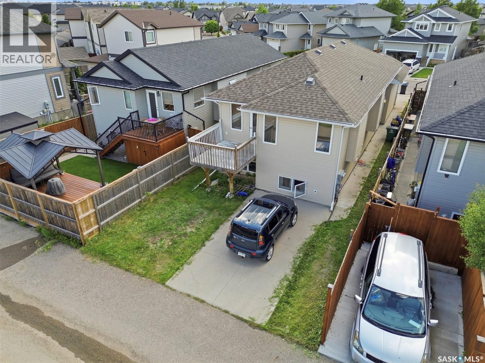123 Henick CRESCENT - 35