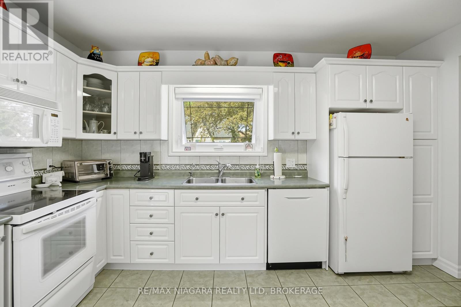 270 MCALPINE AVENUE S - 10