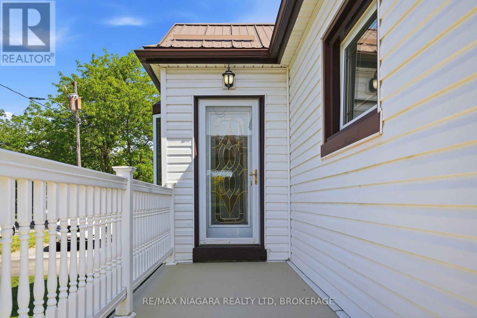 270 MCALPINE AVENUE S - 3