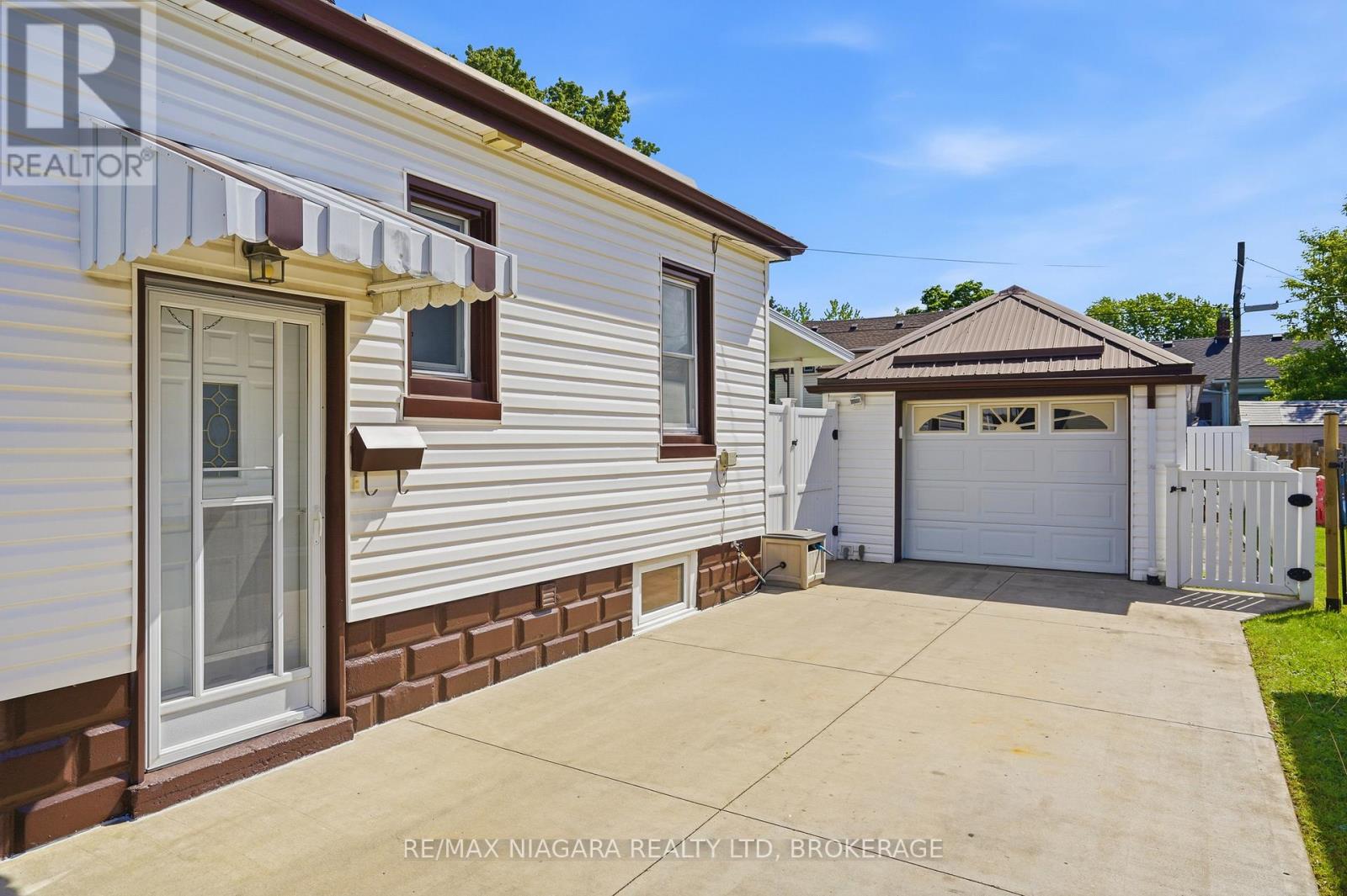 270 MCALPINE AVENUE S - 4